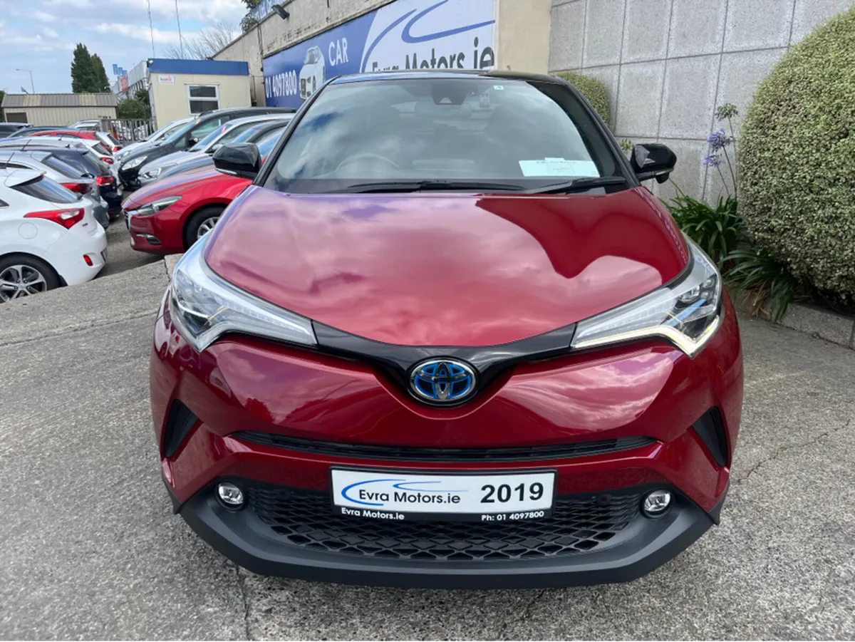 Toyota C-HR SOL HYBRID AUTOMATIC 1.8 PETROL //HIGH - Image 2