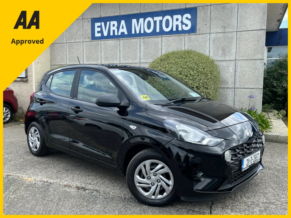 Hyundai i10 CLASSIC 1.0 PETROL //LOW MILES// - Image 1