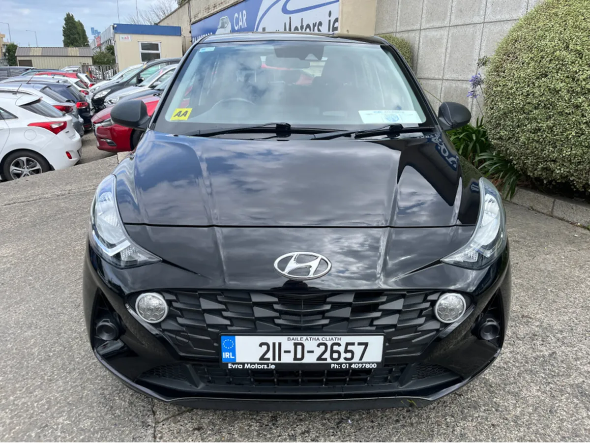 Hyundai i10 CLASSIC 1.0 PETROL //LOW MILES// - Image 2