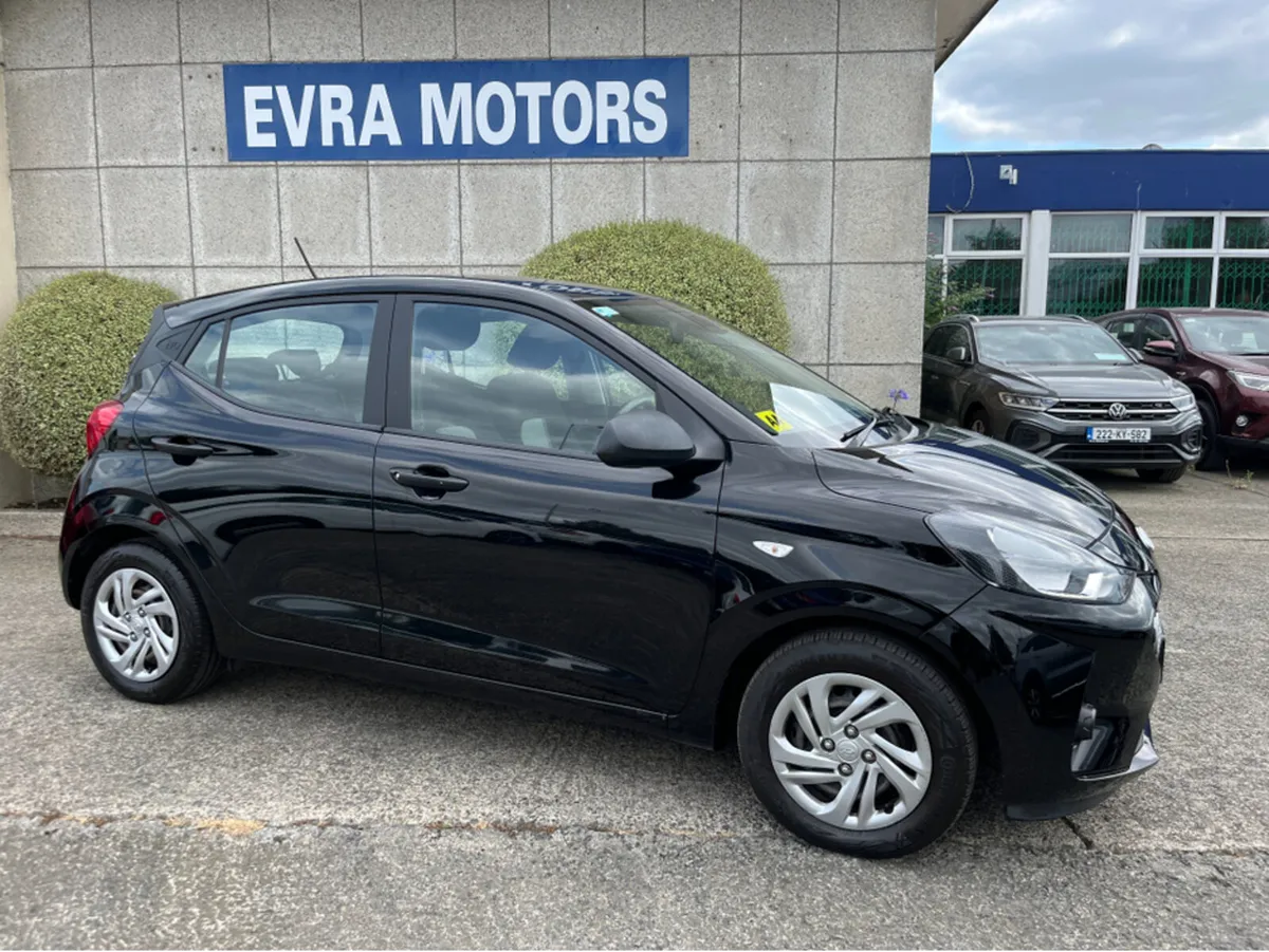 Hyundai i10 CLASSIC 1.0 PETROL //LOW MILES// - Image 3