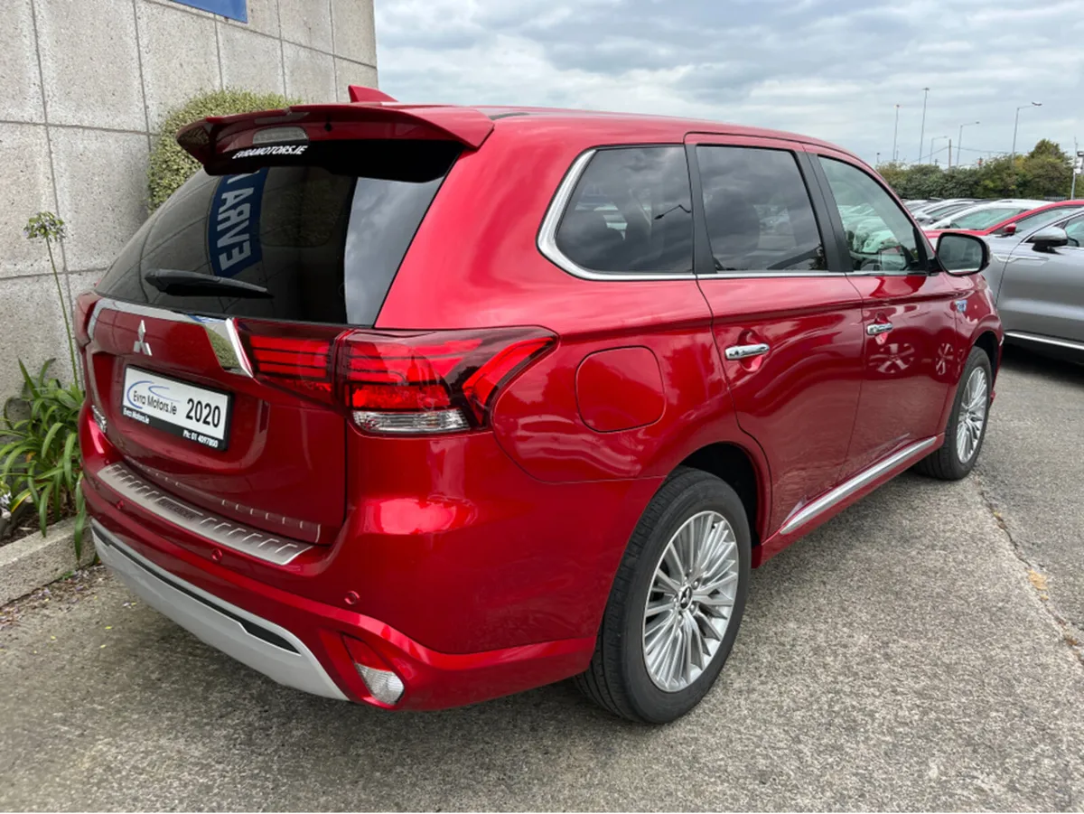 Mitsubishi Outlander G PHEV AUTOMATIC 2.4 PETROL P - Image 4