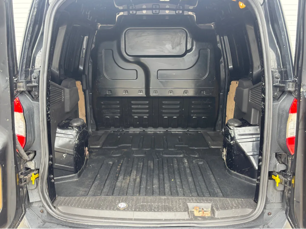 Ford Transit Courier VAN TREND 75PS 3DR - Image 4