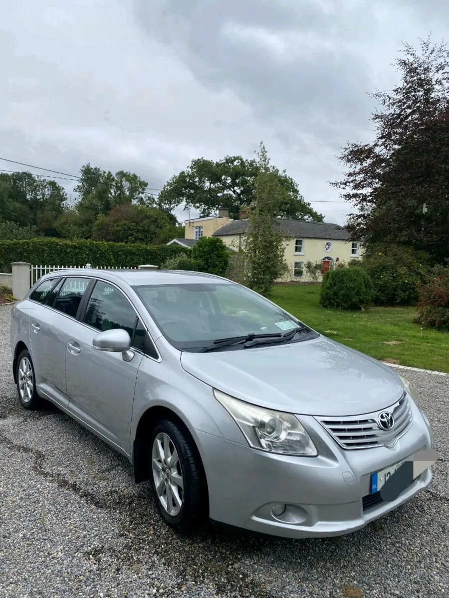 Toyota Avensis 2.0D Aura Estate - Image 2