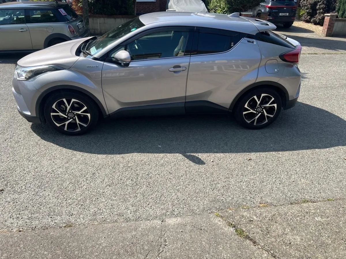 Toyota C-HR 2018 - Image 2