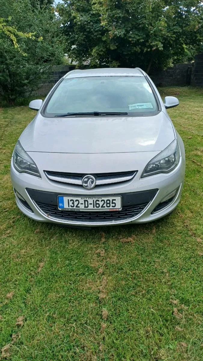Vauxhall Astra est 2.0dsl. Low klms. Nct and tax. - Image 1