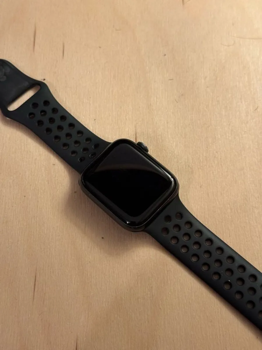 Apple Watch SE Nike Edition - 44mm - Image 2