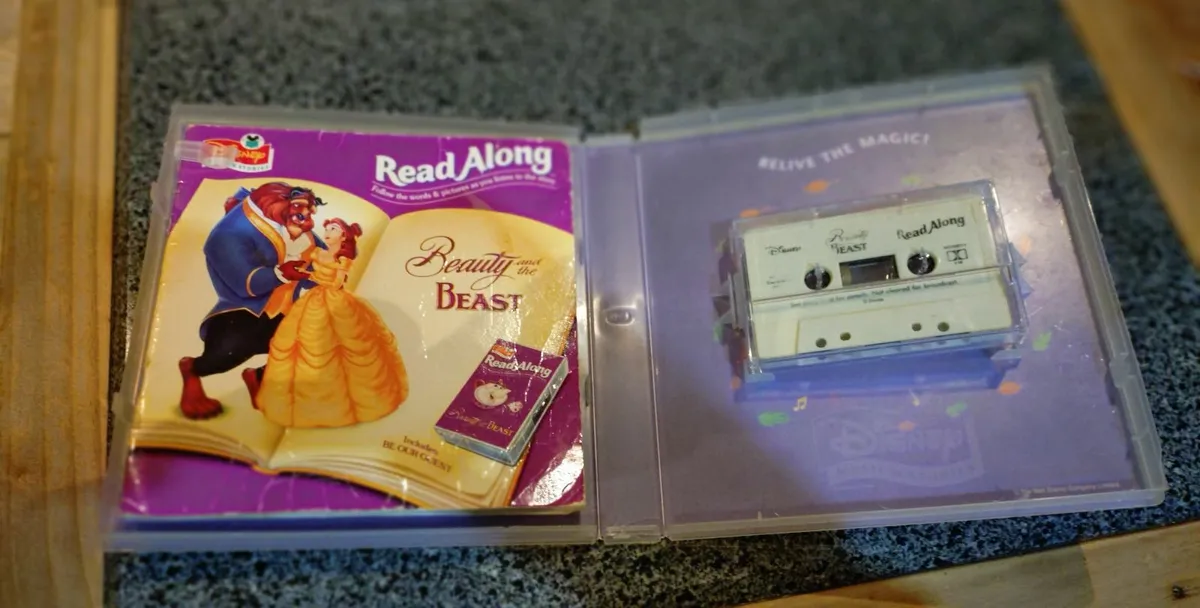 3 READ ALONG BOOKS & CASSETTE TAPES (USED). - Image 3