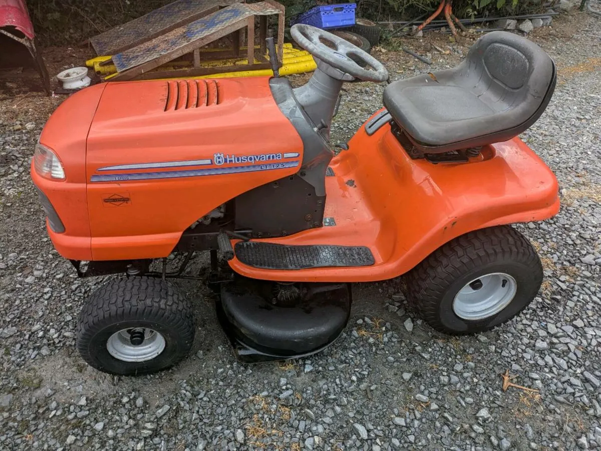 Ride on lawnmower - Image 1