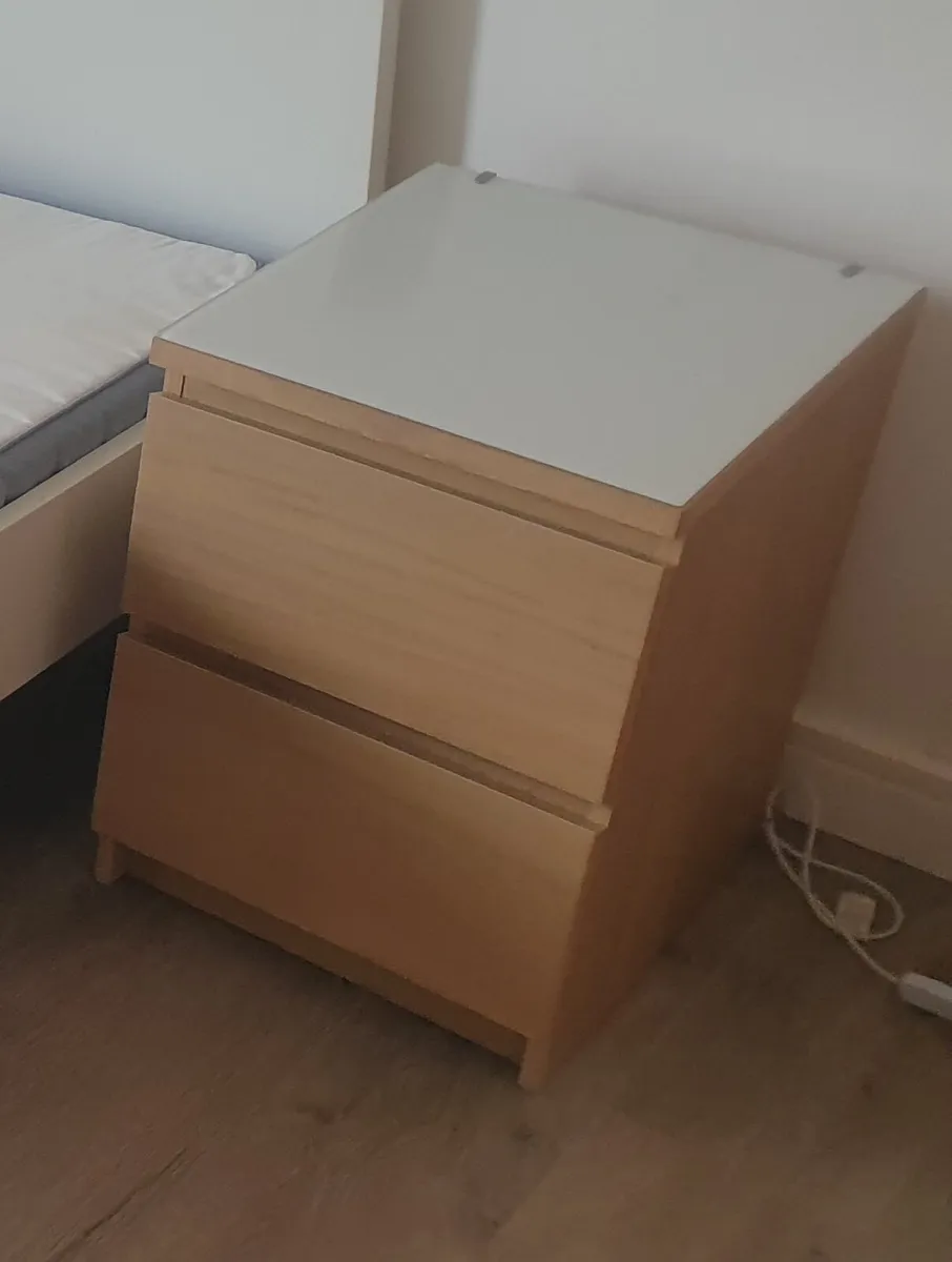 Double bed plus 2 x bedside lockers - Image 2