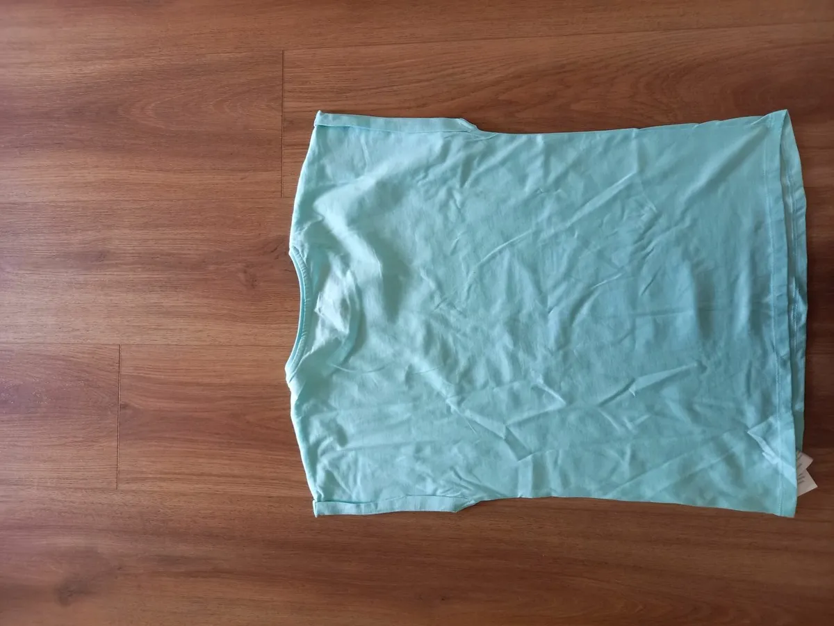 Girl's Blue Printed T shirt from Dunnes, Age 13 - Image 2