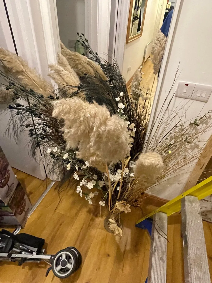 Home decor flower in vase - Image 3