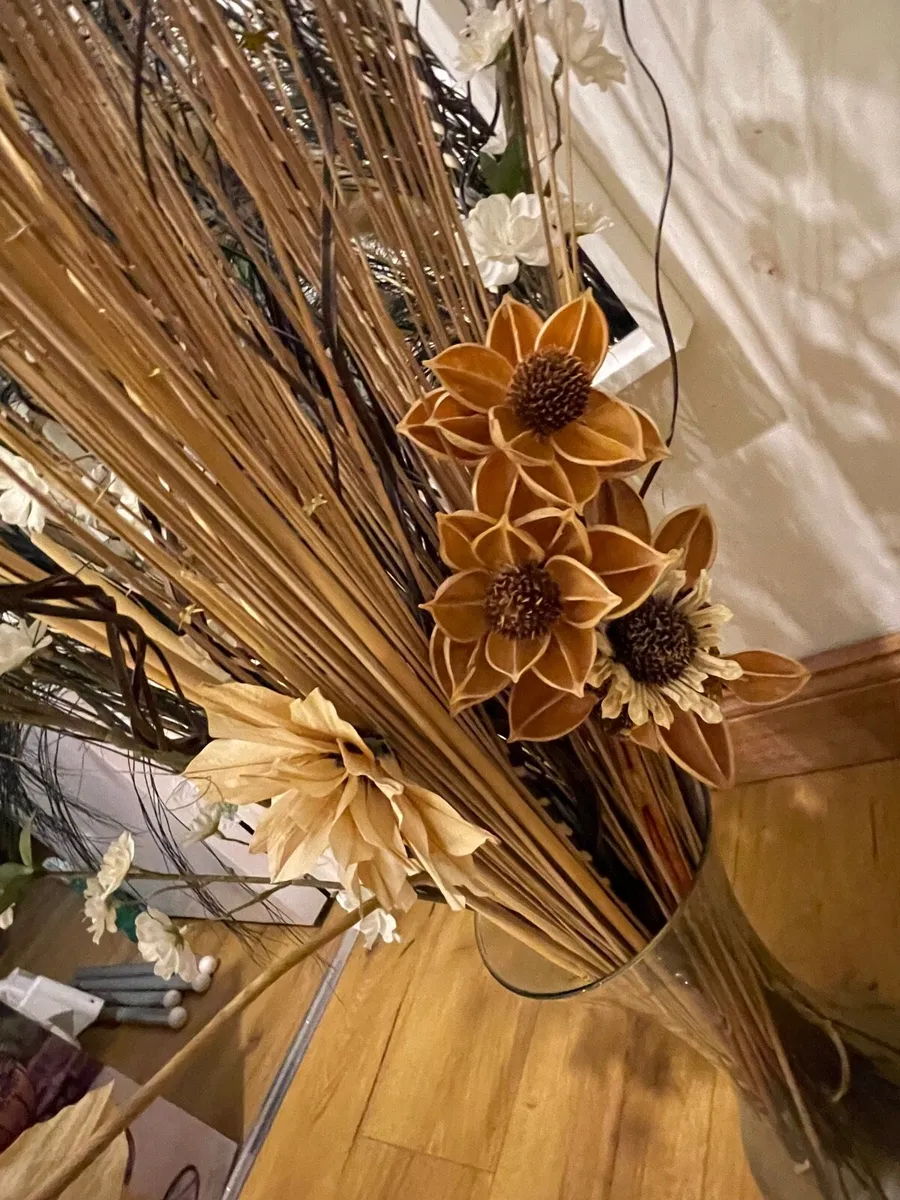 Home decor flower in vase - Image 4