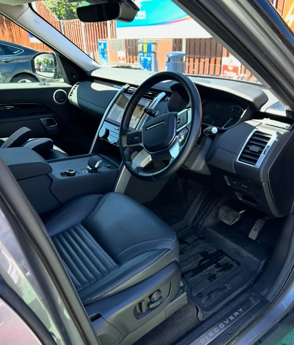 Land Rover Discovery 2022 - Image 2