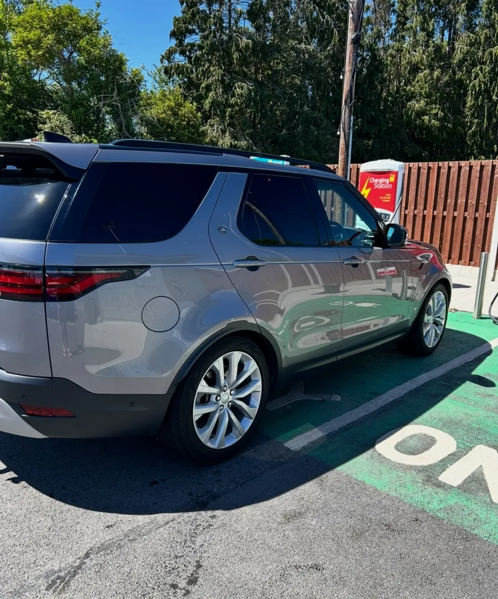 Land Rover Discovery 2022 - Image 1
