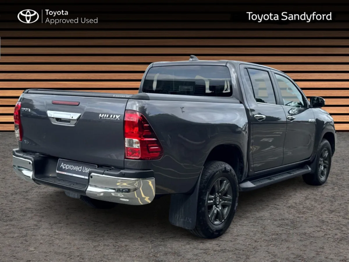 Toyota Hilux AUTOMATIC 2.8 SR5 D/CAB - Image 2