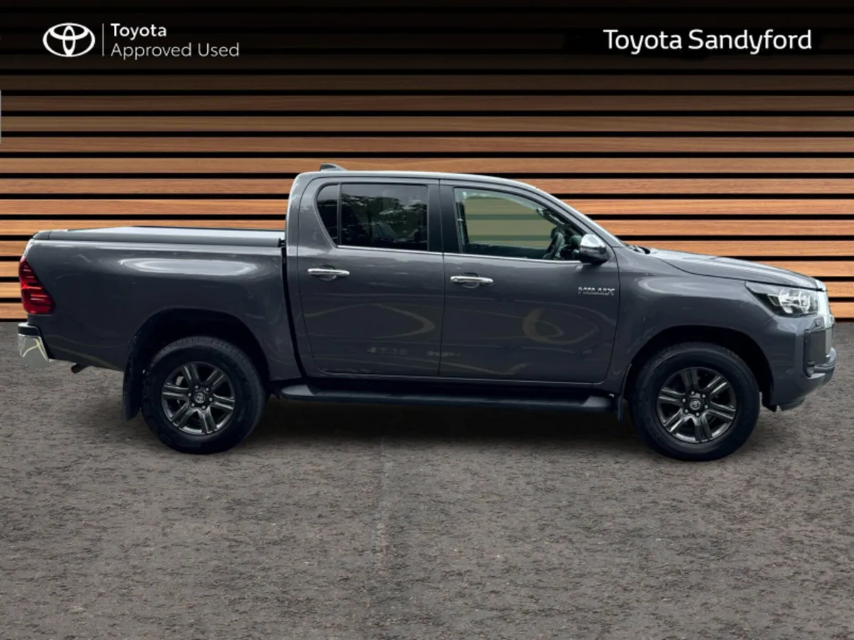 Toyota Hilux AUTOMATIC 2.8 SR5 D/CAB - Image 3