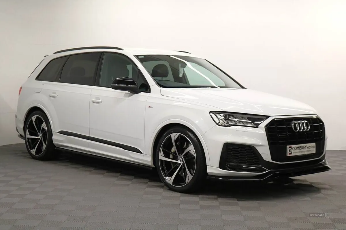 Audi Q7 Tfsie V6 Black Edition - Image 1