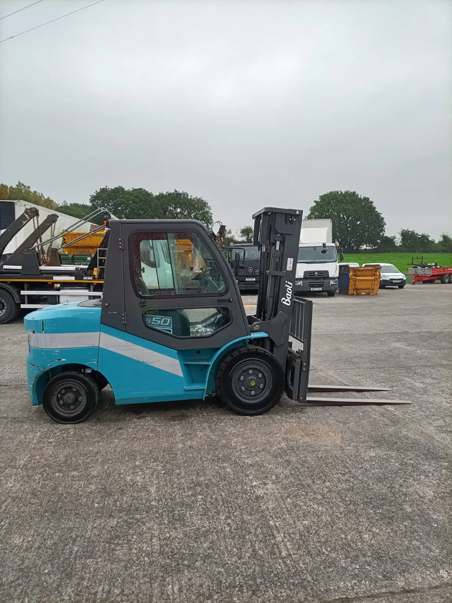 2018 5 ton Diesel forklift container spec  low hrs - Image 1