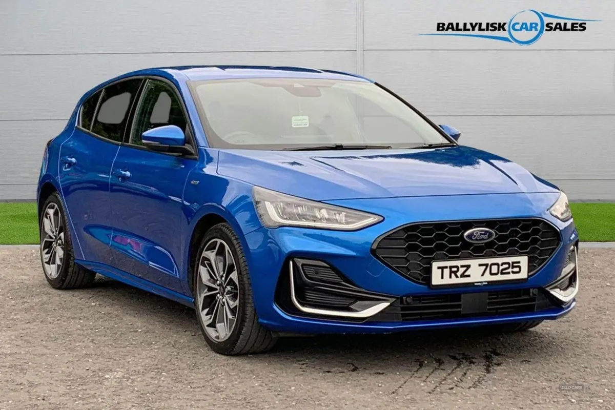 Ford Focus 1.0t 125PS St-line Vignale in Desert I - Image 1