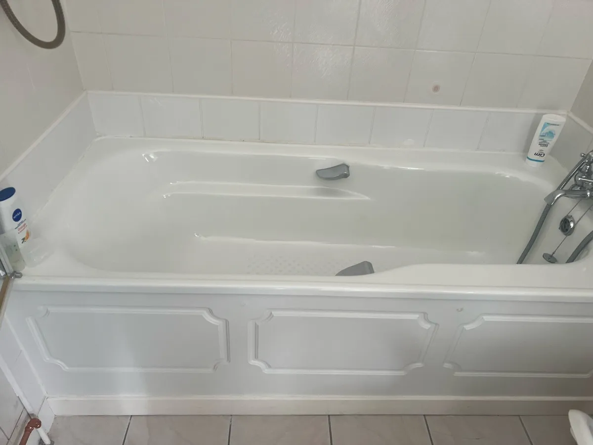 Bathroom ware - Image 1