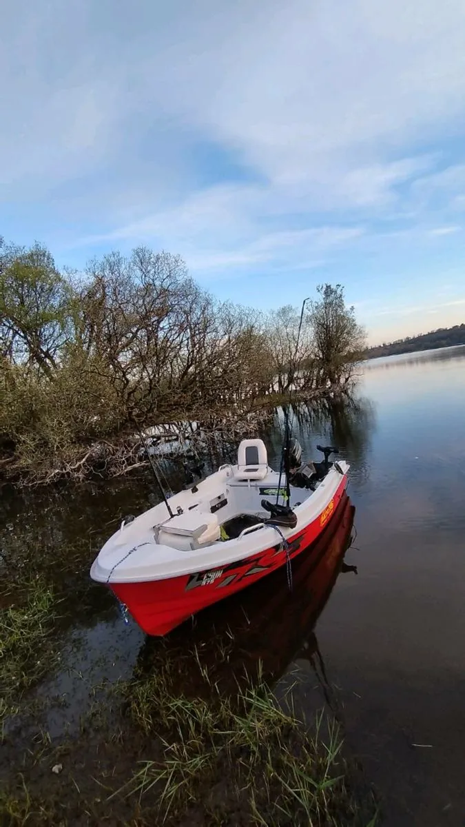 Fishing boat - Image 1
