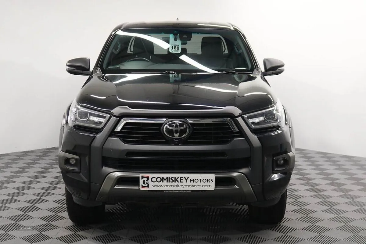 Toyota HiLux D-4d Invincible X - Image 2