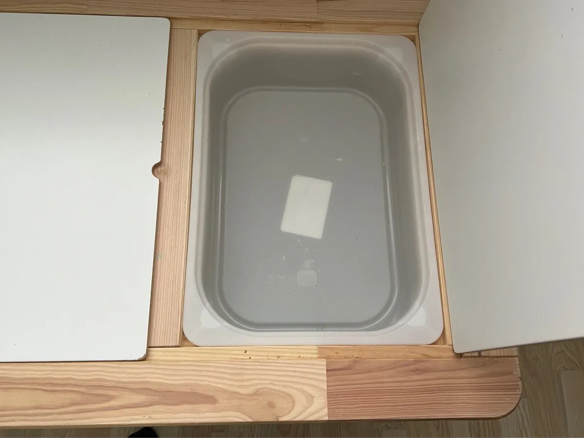 IKEA FLISAT children's table - Image 3
