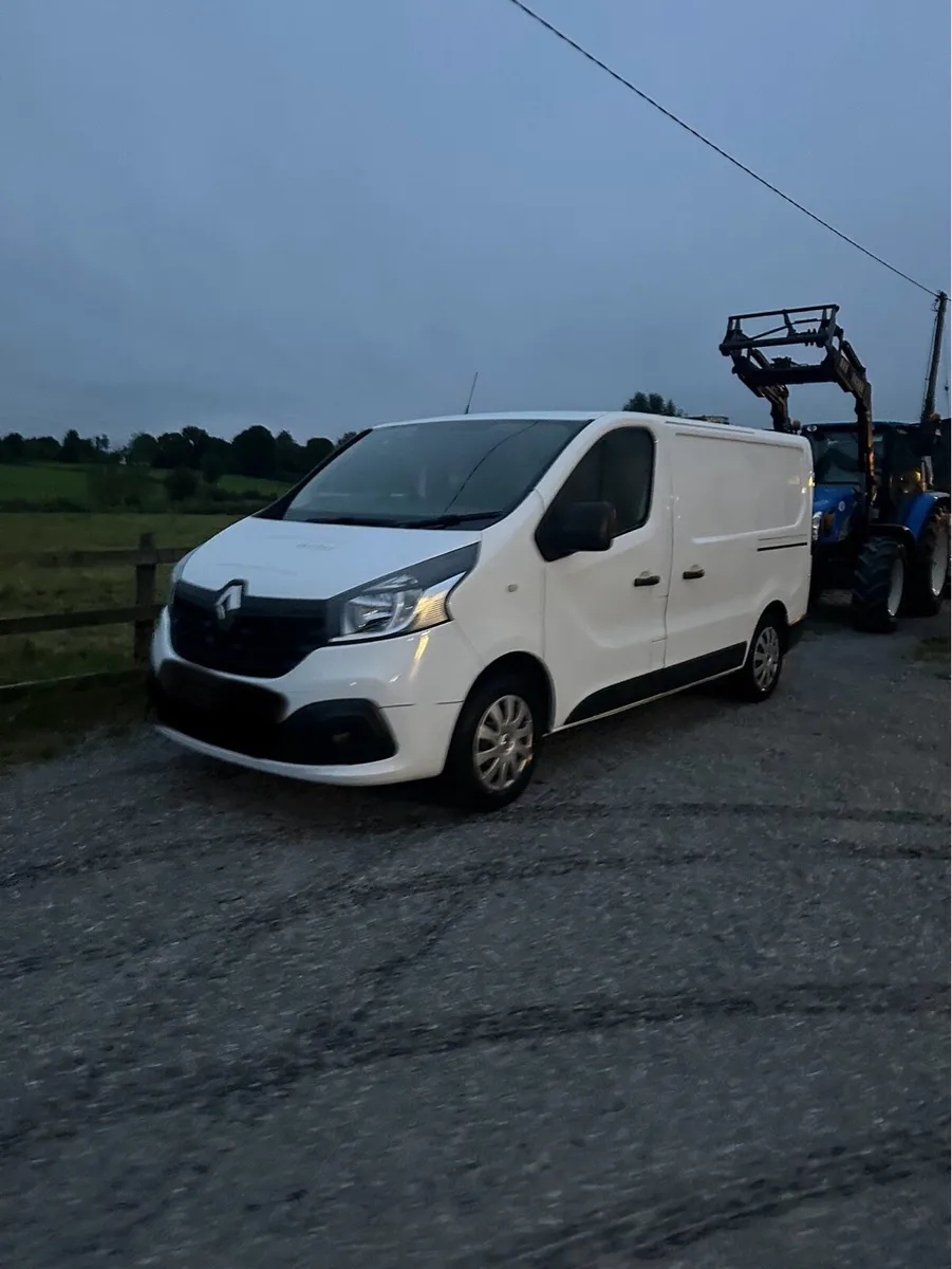 2018 Renault trafic - Image 2