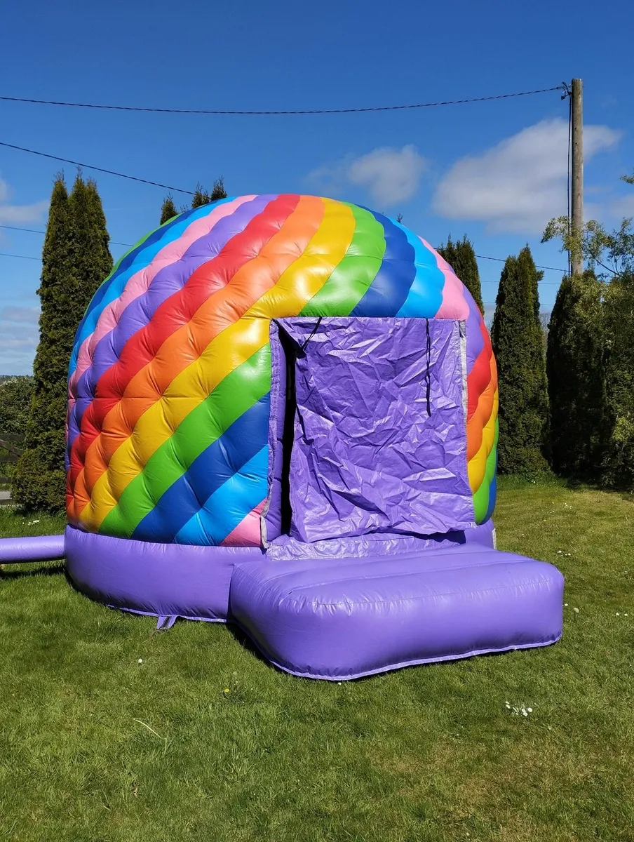 Bouncy castle - Image 2