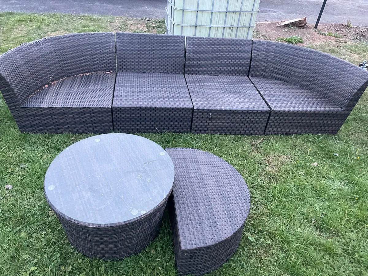 Rattan garden bed / chair 4 set + 2 table - Image 1