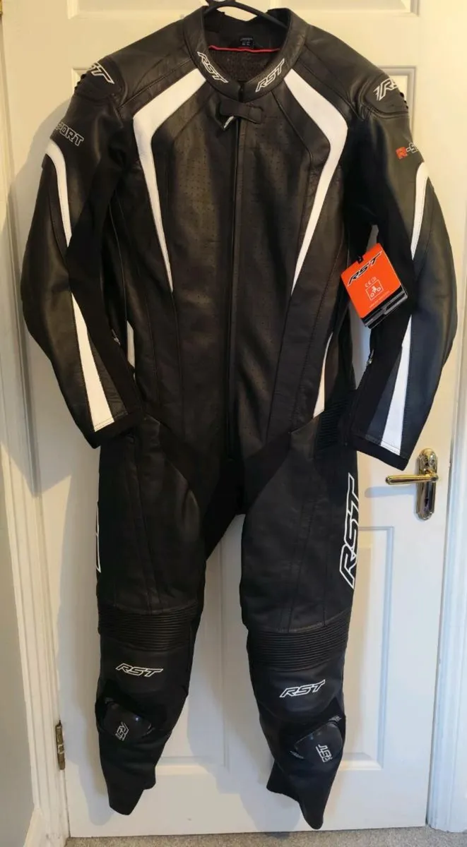 New RST one piece leathers size L - Image 1