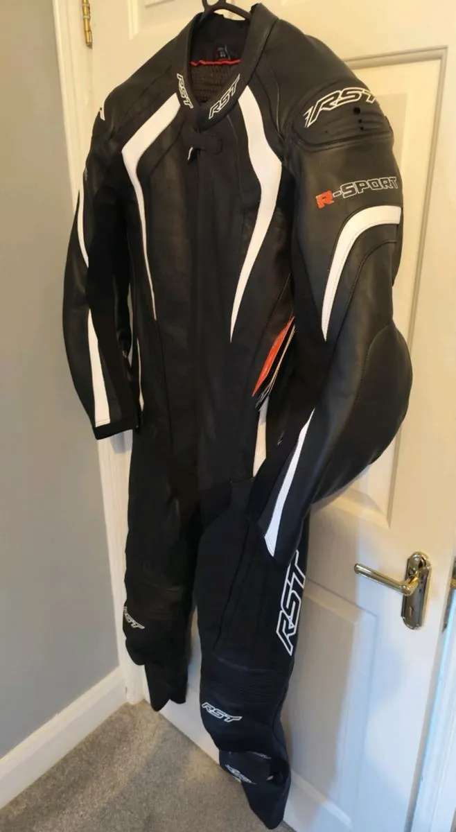 New RST one piece leathers size L - Image 2