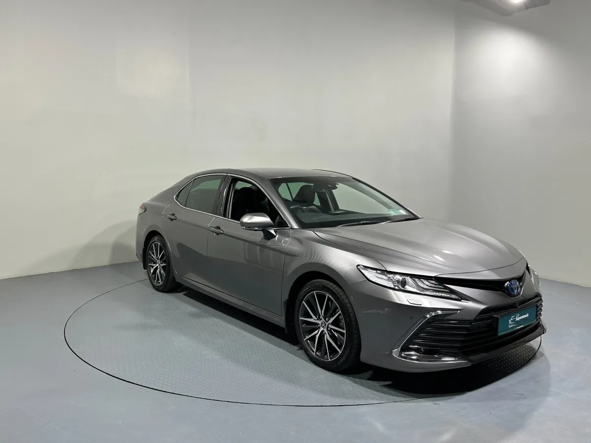 Toyota Camry Platinum Edition 2.5 Hybrid 232 - Image 1
