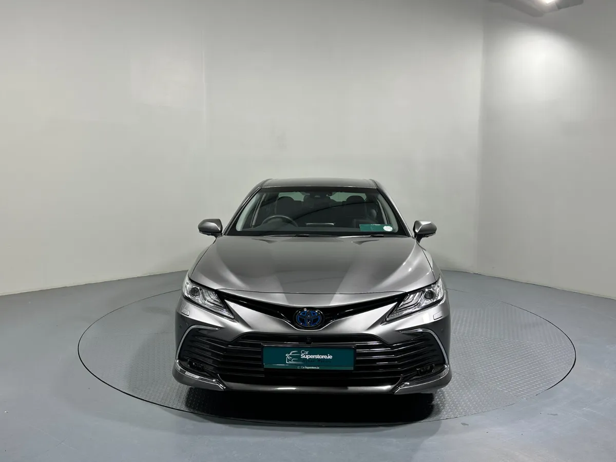 Toyota Camry Platinum Edition 2.5 Hybrid 232 - Image 2