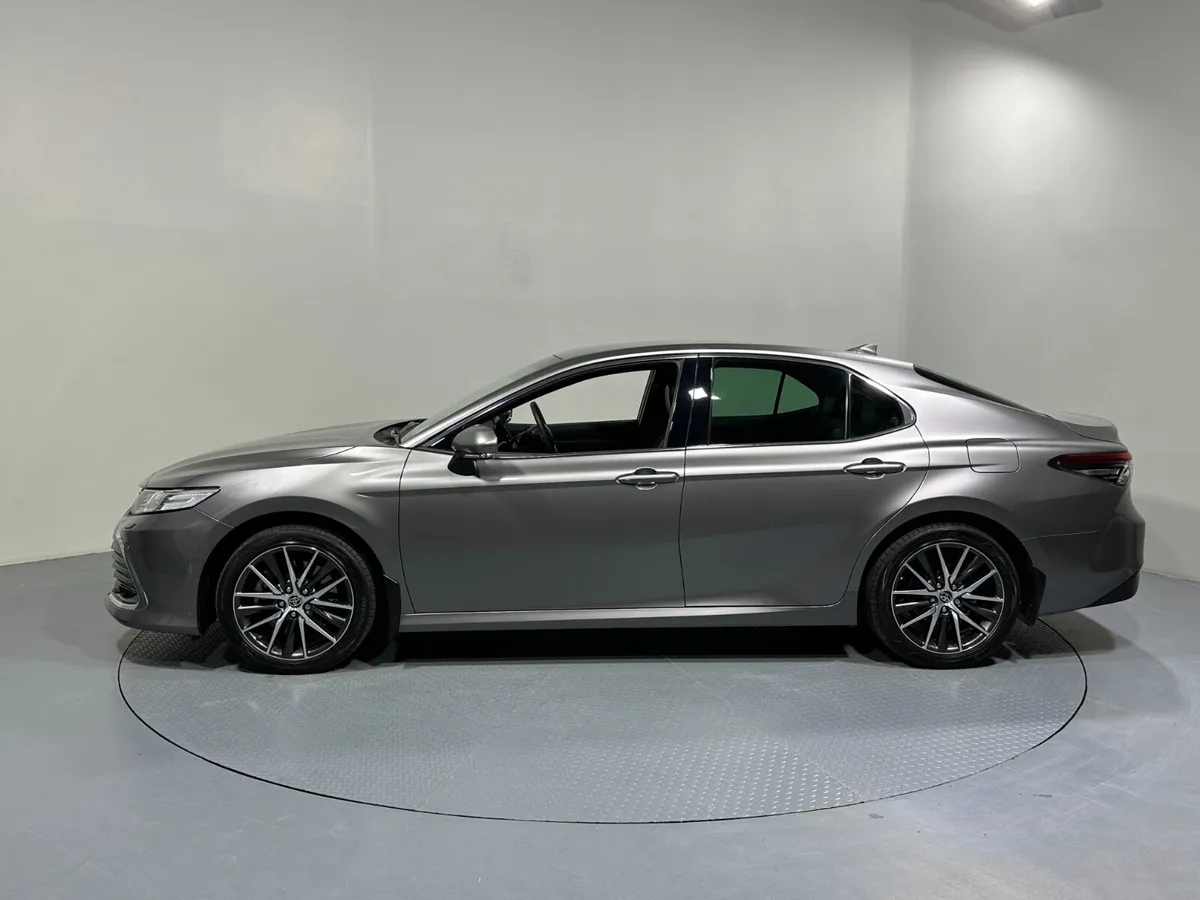 Toyota Camry Platinum Edition 2.5 Hybrid 232 - Image 4
