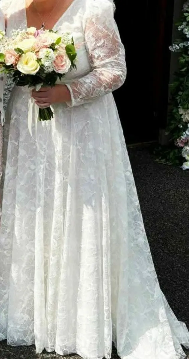 Wedding dress - Image 1