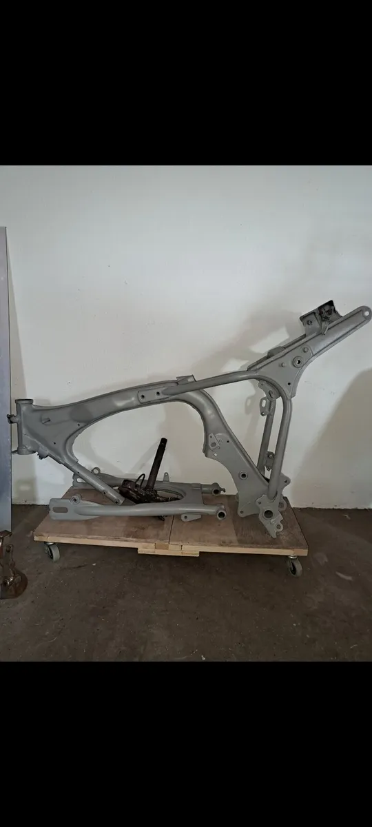 Honda superdream 250 frame, parts, bike lift bench - Image 1