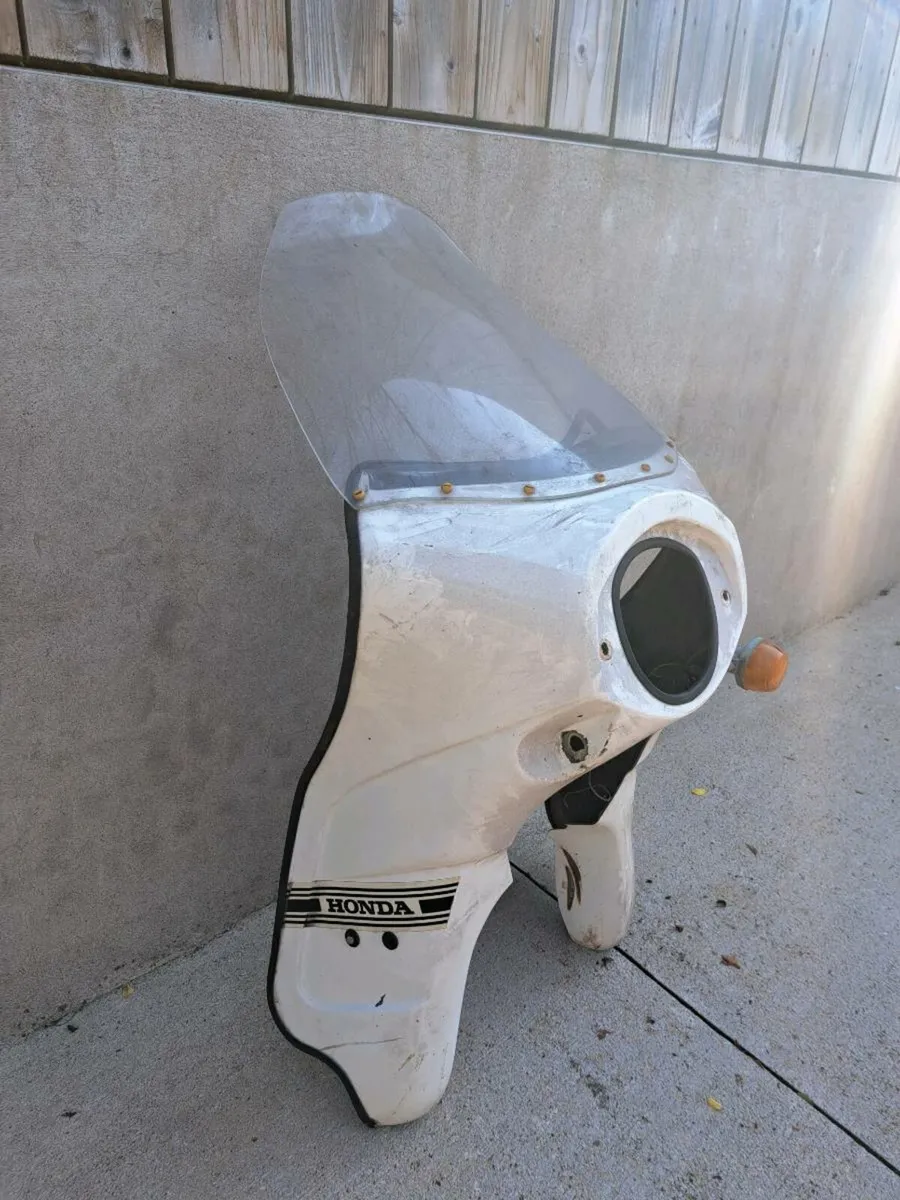 Honda superdream 250 frame, parts, bike lift bench - Image 3