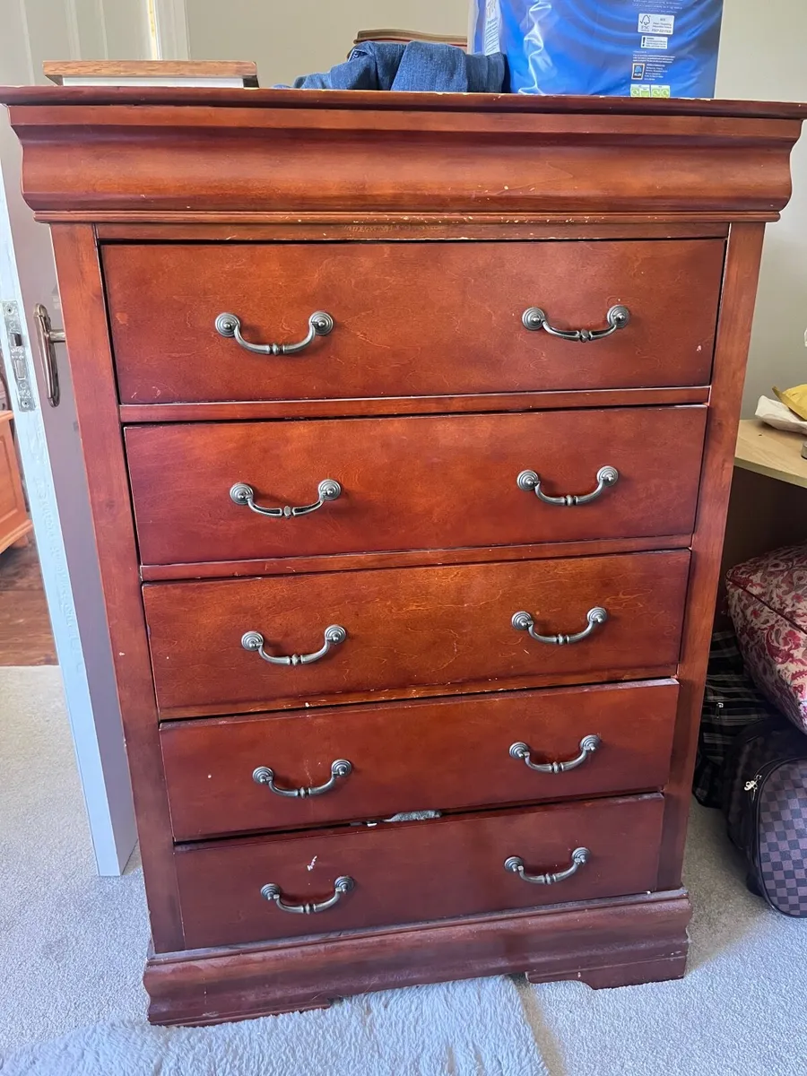 Chest of drawers