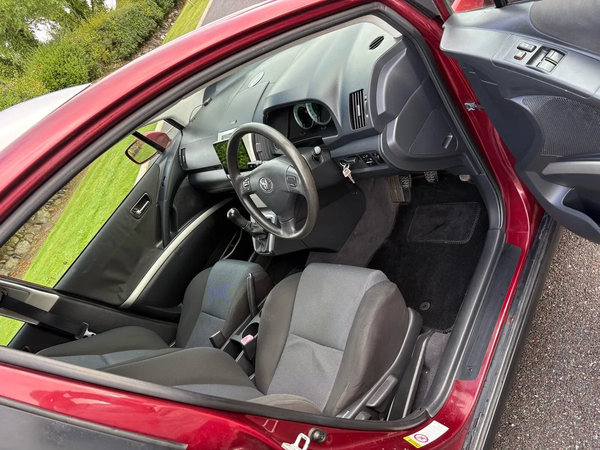 Toyota Corolla Verso 7 Seater - Image 4