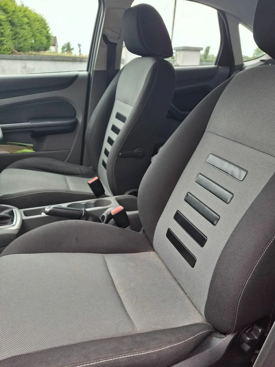 Ford Focus GHIA 2011 - Image 3