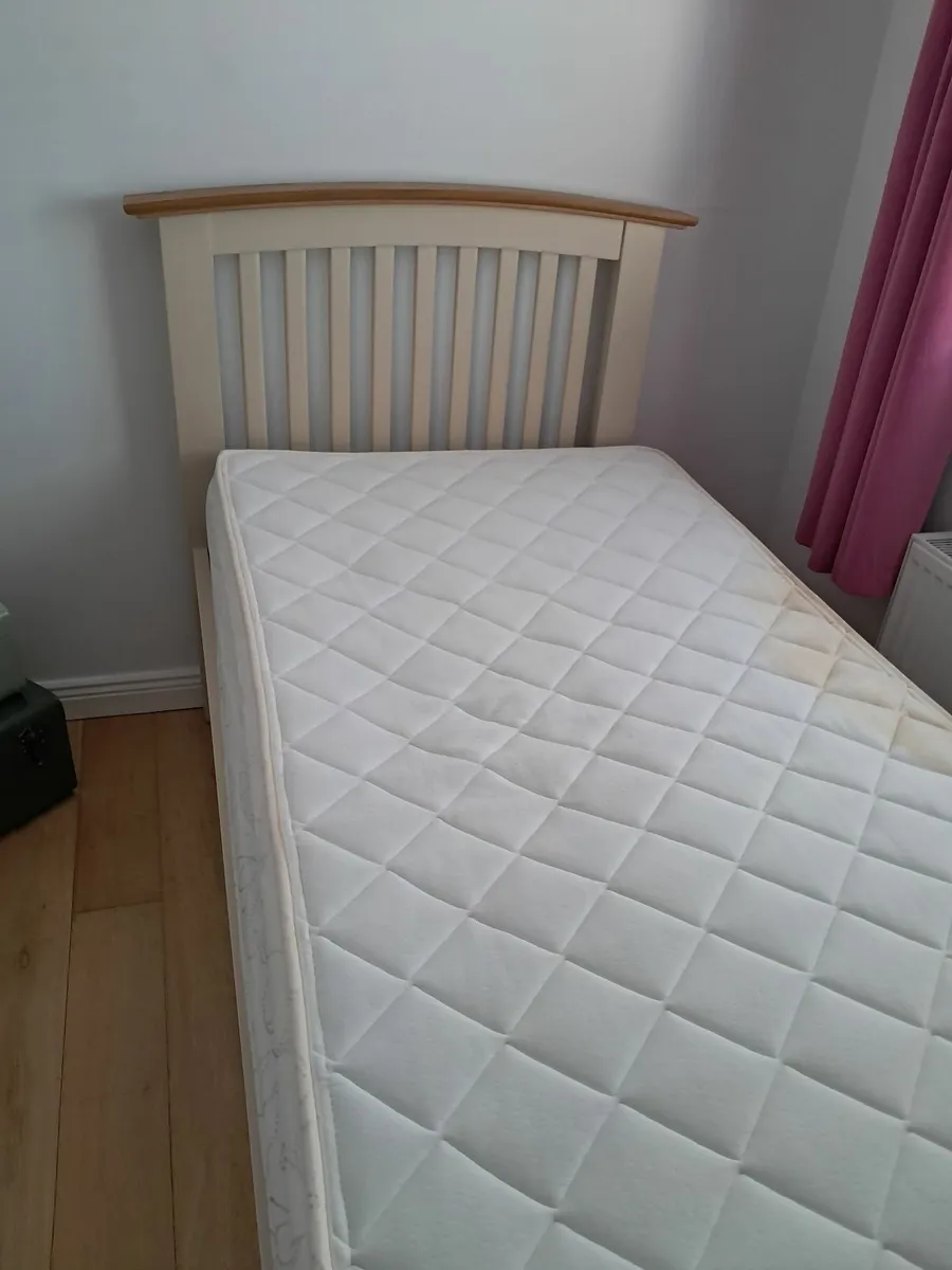 Single  bed and guest bed - Image 2