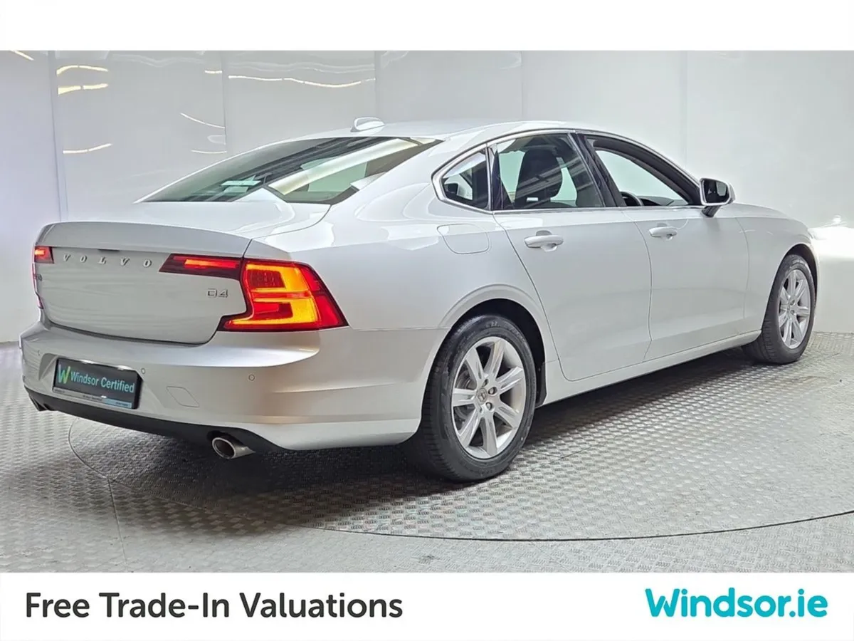 Volvo S90 D4 Momentum 190BHP 4DR Auto - Image 3