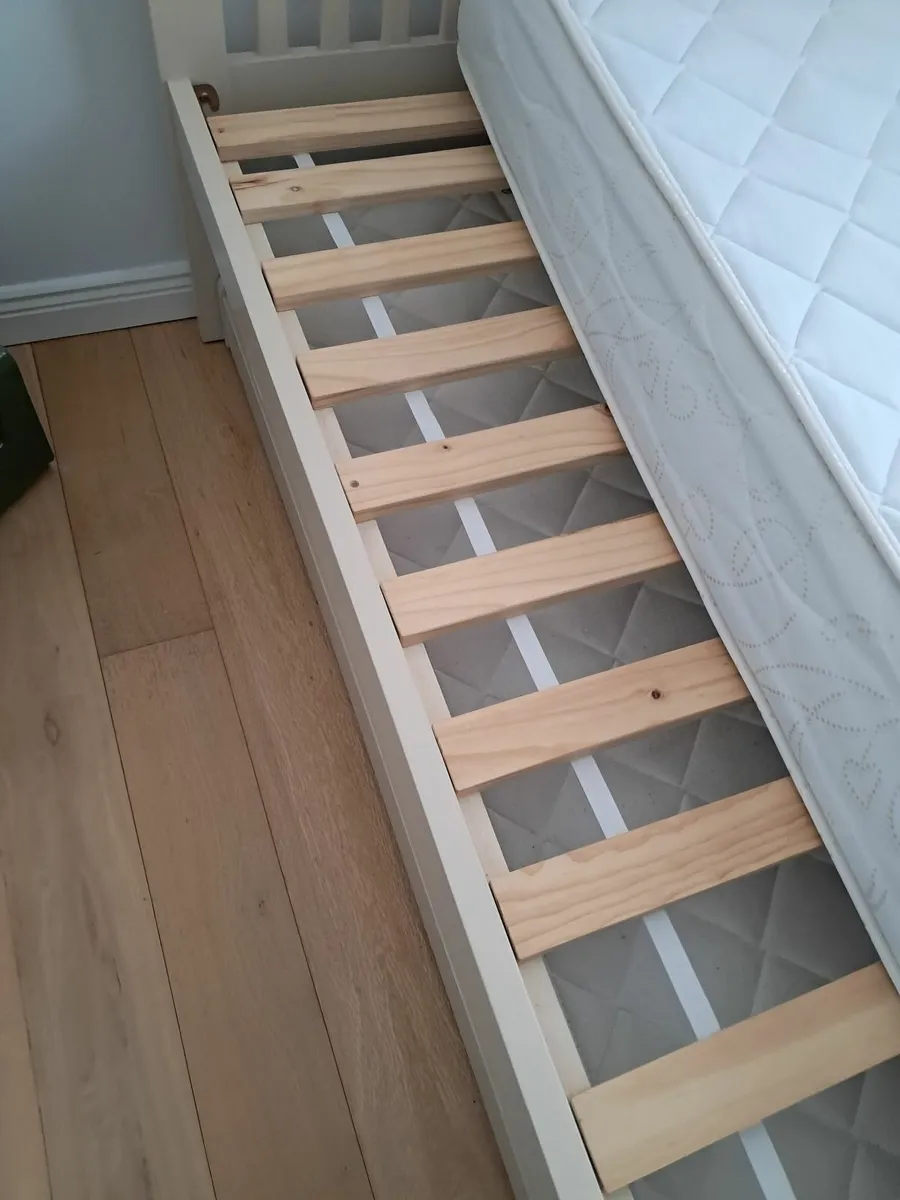 Single  bed and guest bed - Image 3