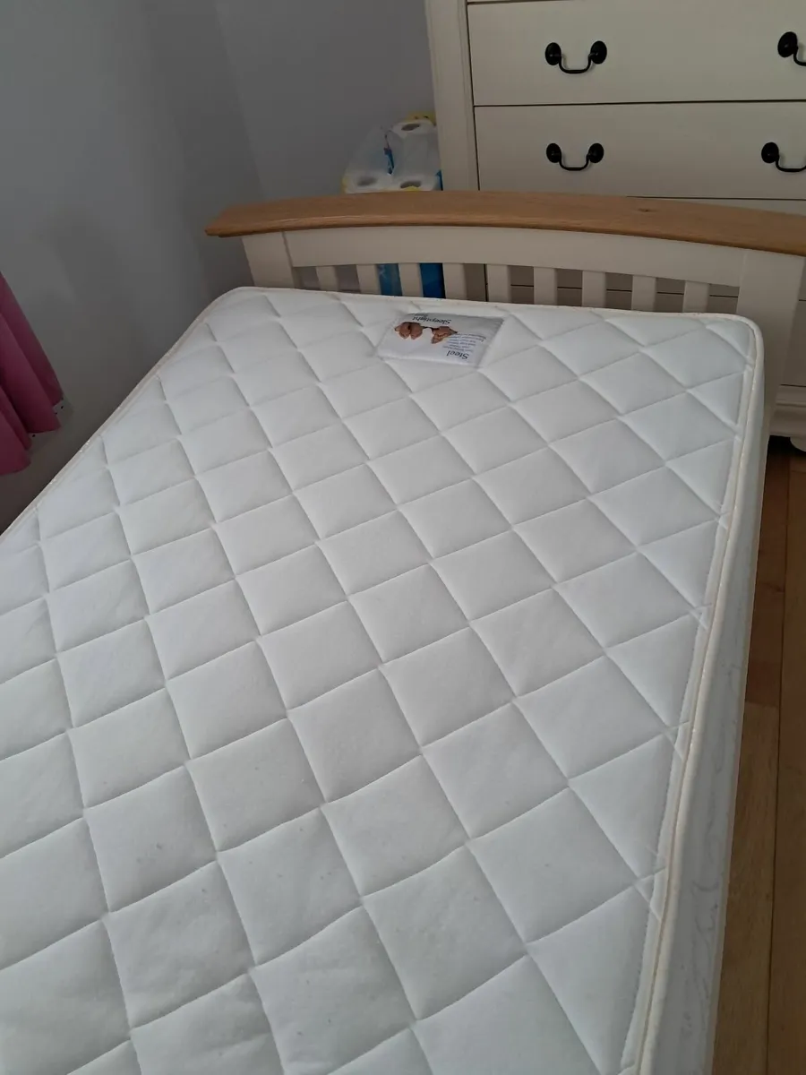 Single  bed and guest bed - Image 4
