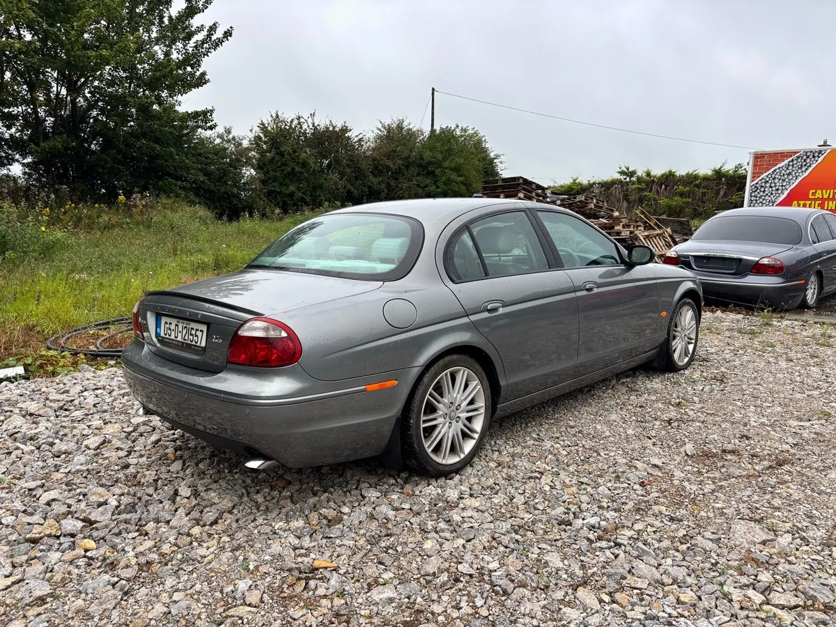 Jaguar S type 2.7D Breaking - Image 2