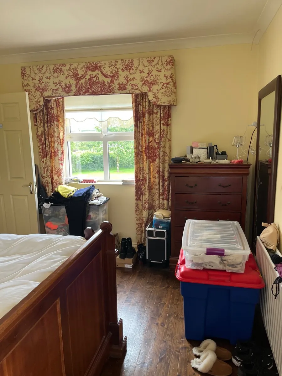Curtains - Image 2