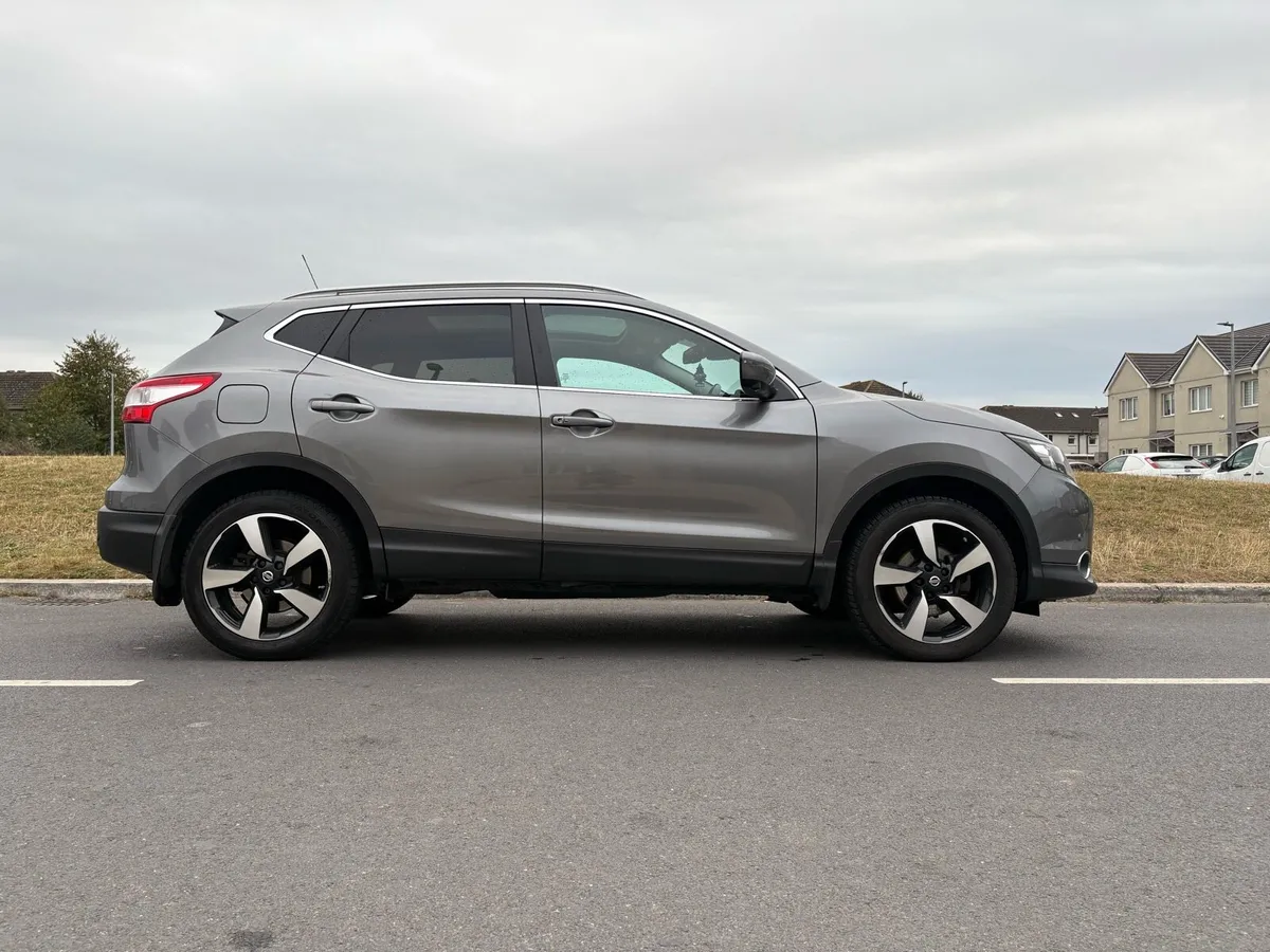 Nissan Qashqai SV Premium - Image 2