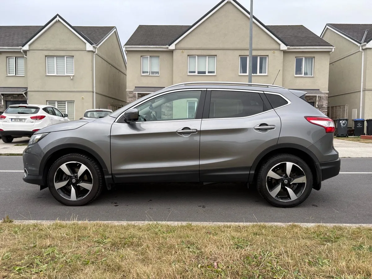 Nissan Qashqai SV Premium - Image 3