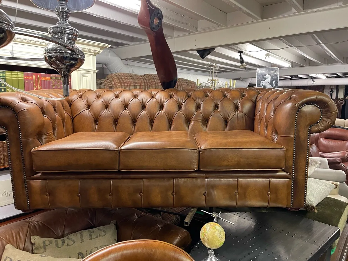 Original chesterfield leather sofa - Image 2